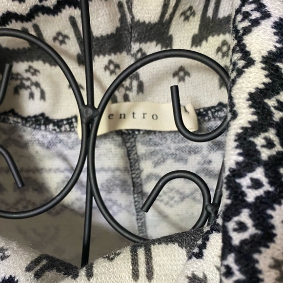 🦋NWOT Entro Holiday Sweater - Picture 4 of 5